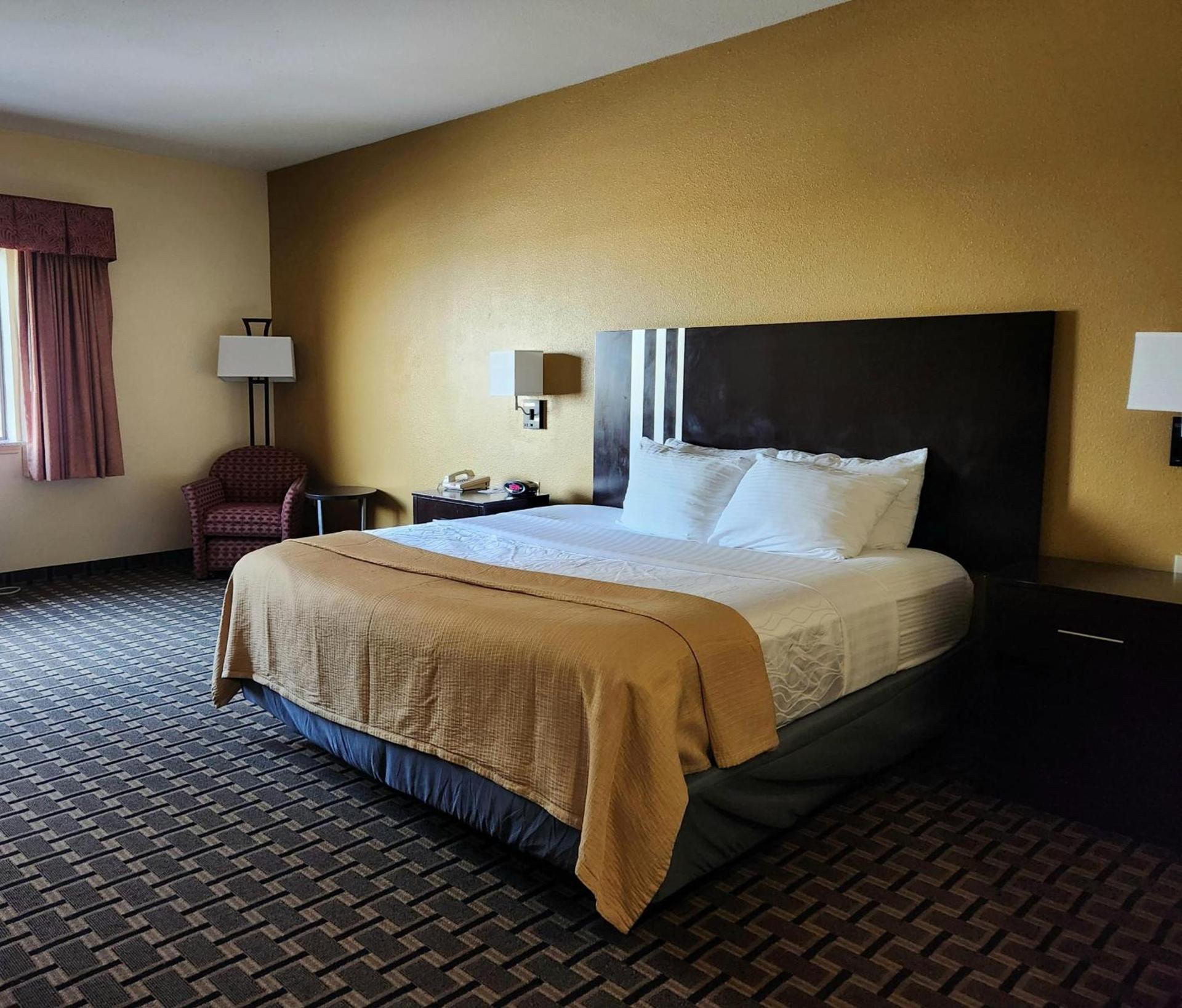 Days Inn & Suites by Wyndham Sam Houston Tollway photo 53
