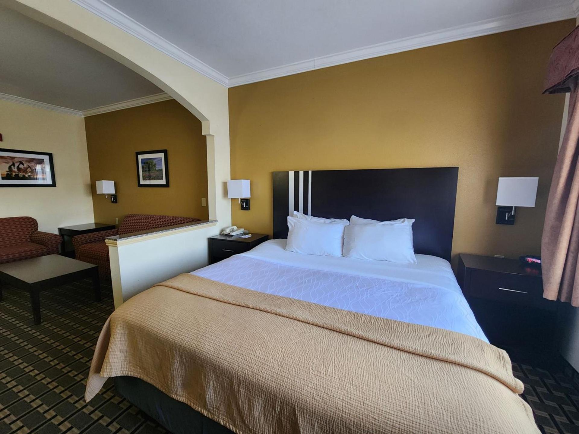 Days Inn & Suites by Wyndham Sam Houston Tollway photo 17