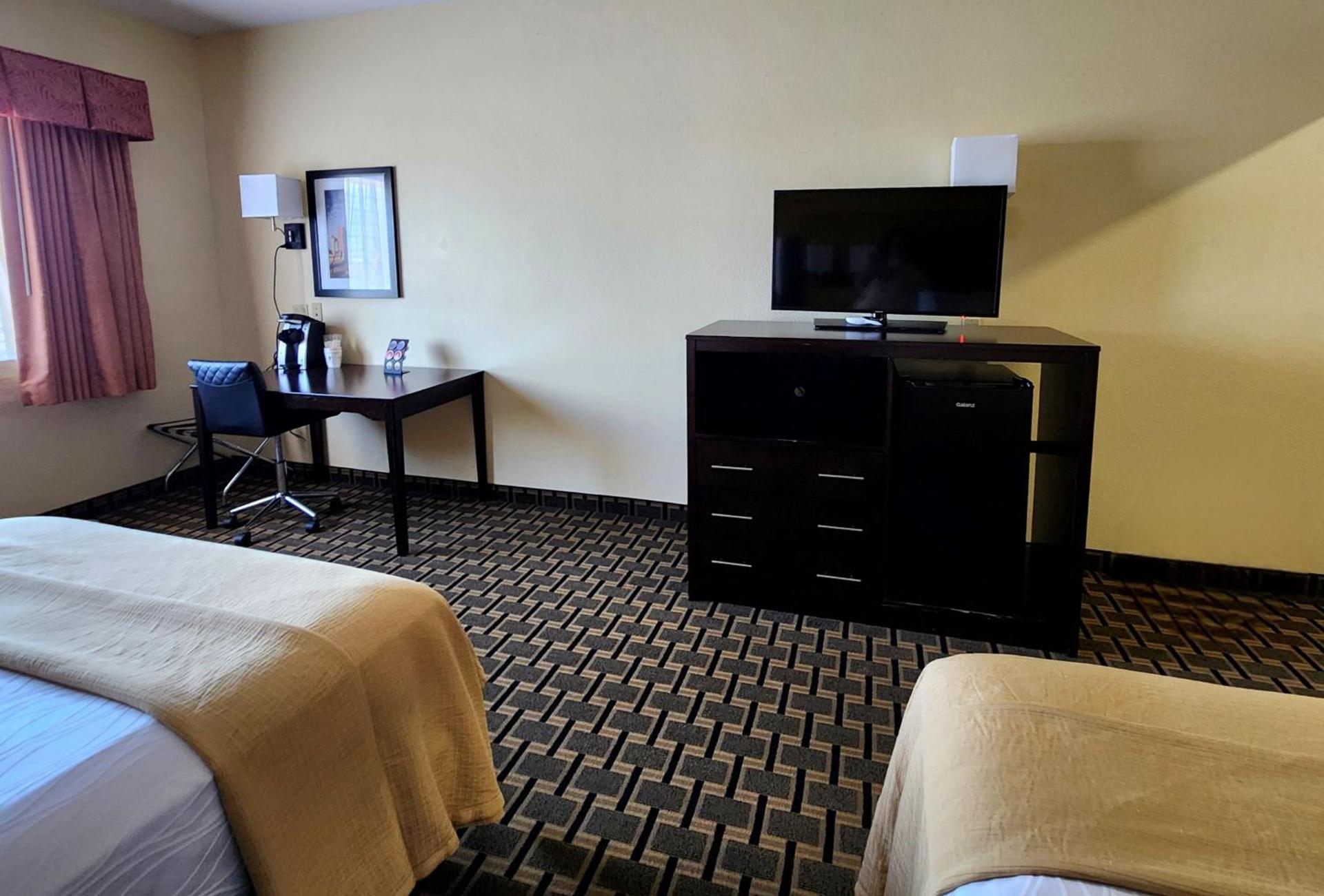 Days Inn & Suites by Wyndham Sam Houston Tollway photo 60