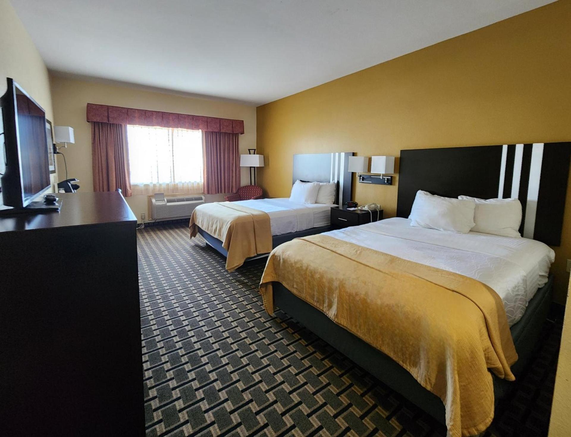 Days Inn & Suites by Wyndham Sam Houston Tollway photo 61