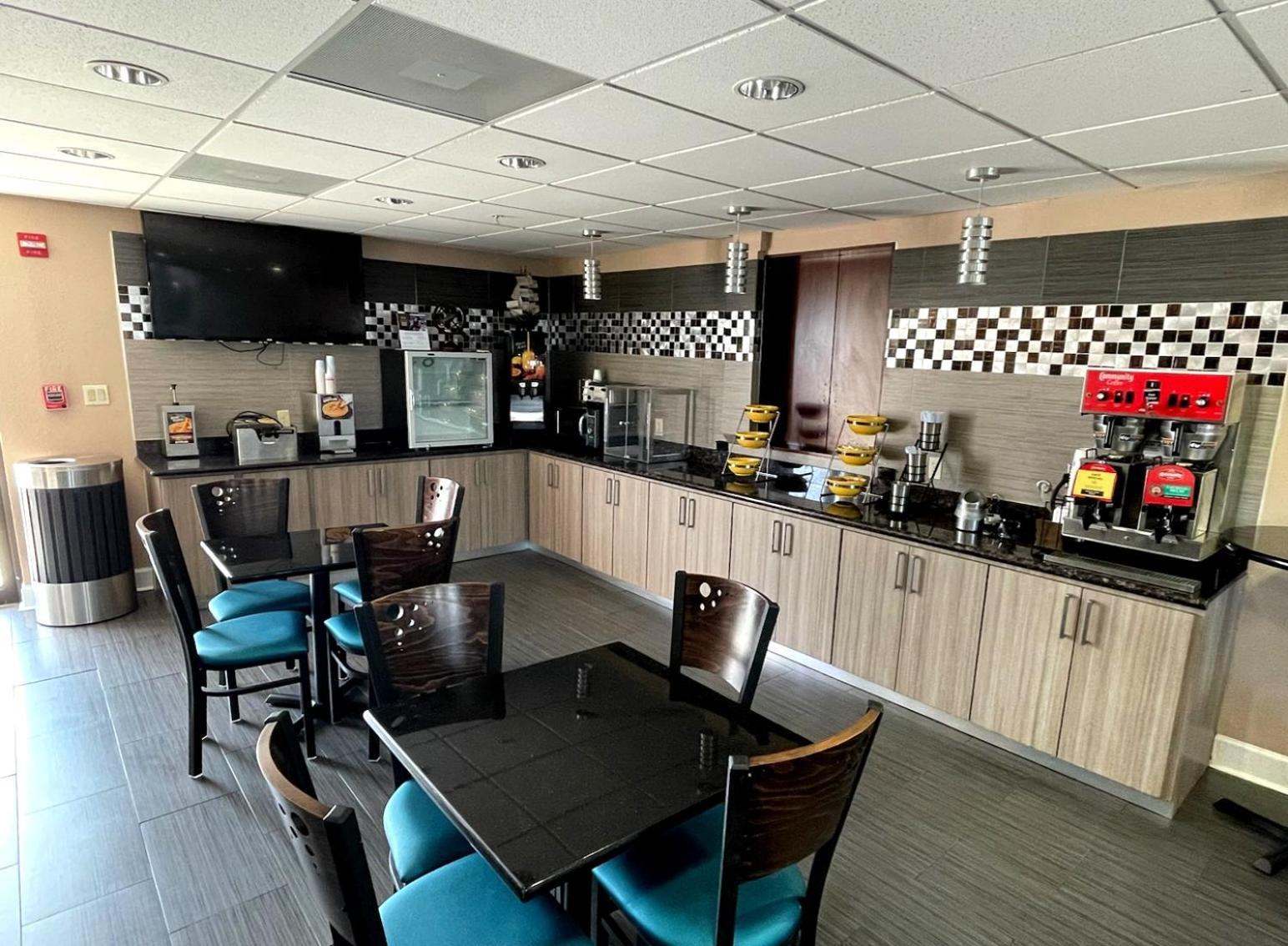 Days Inn & Suites by Wyndham Sam Houston Tollway photo 18