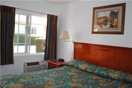 Rose Bowl Motel photo 12