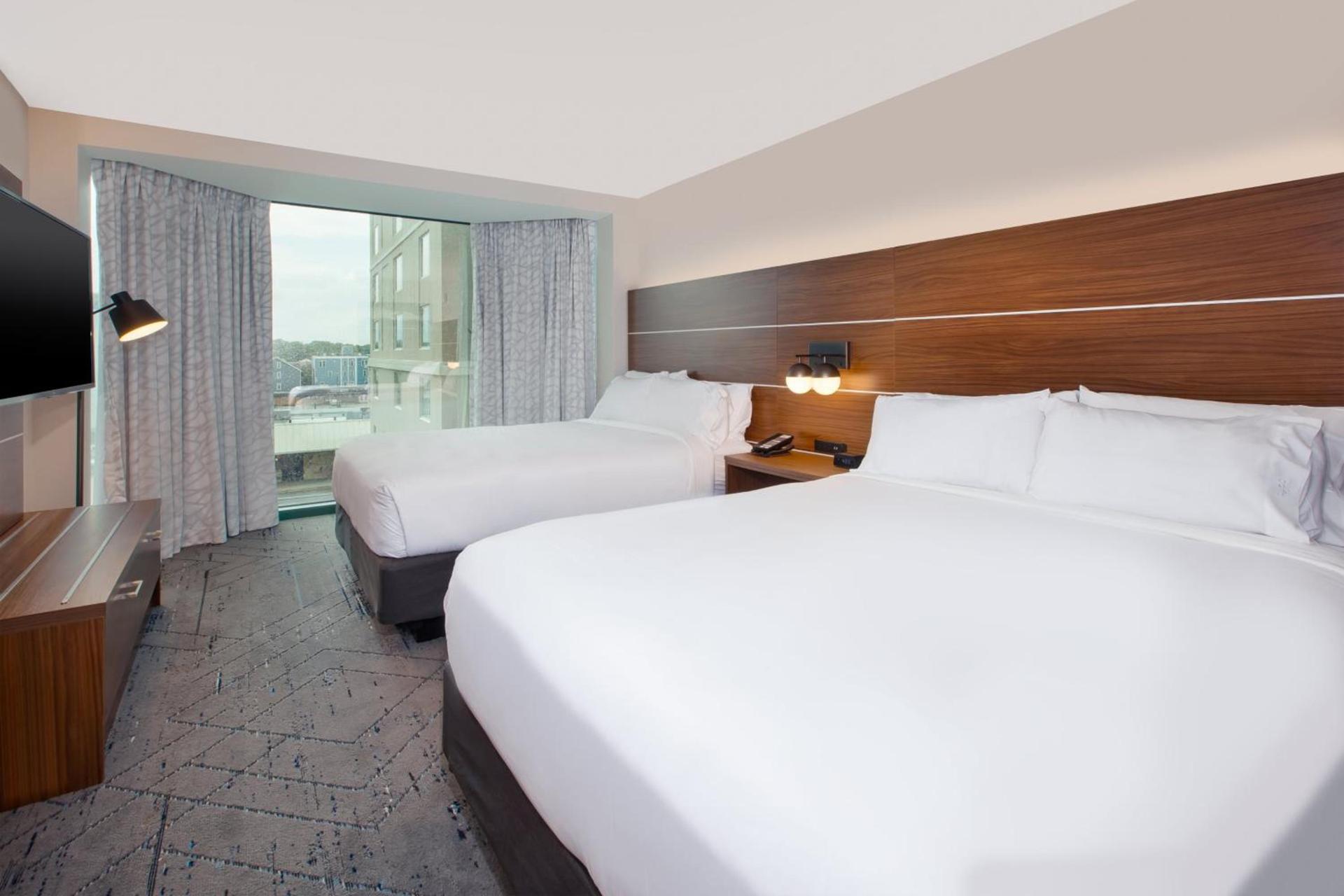 Holiday Inn Express & Suites VA Beach Oceanfront by IHG photo 37