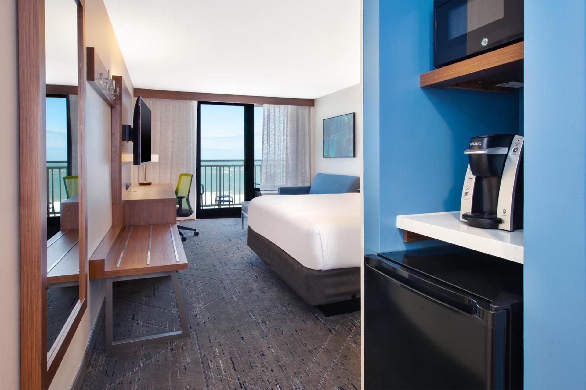 Holiday Inn Express & Suites VA Beach Oceanfront by IHG photo 24