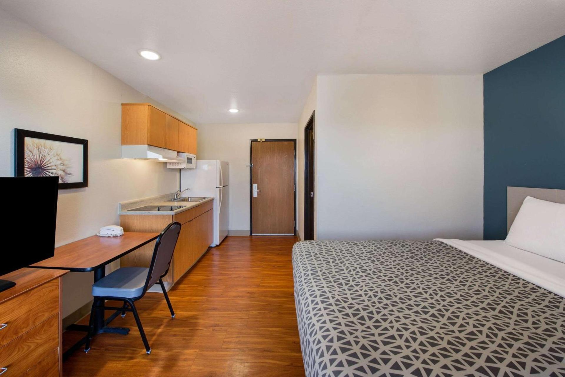 WoodSpring Suites Columbus Southeast photo 12