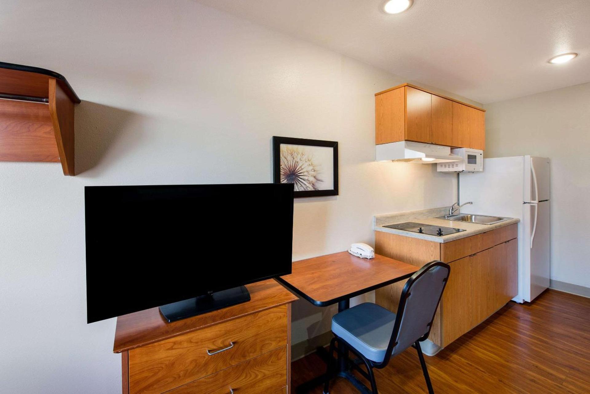 WoodSpring Suites Columbus Southeast photo 13