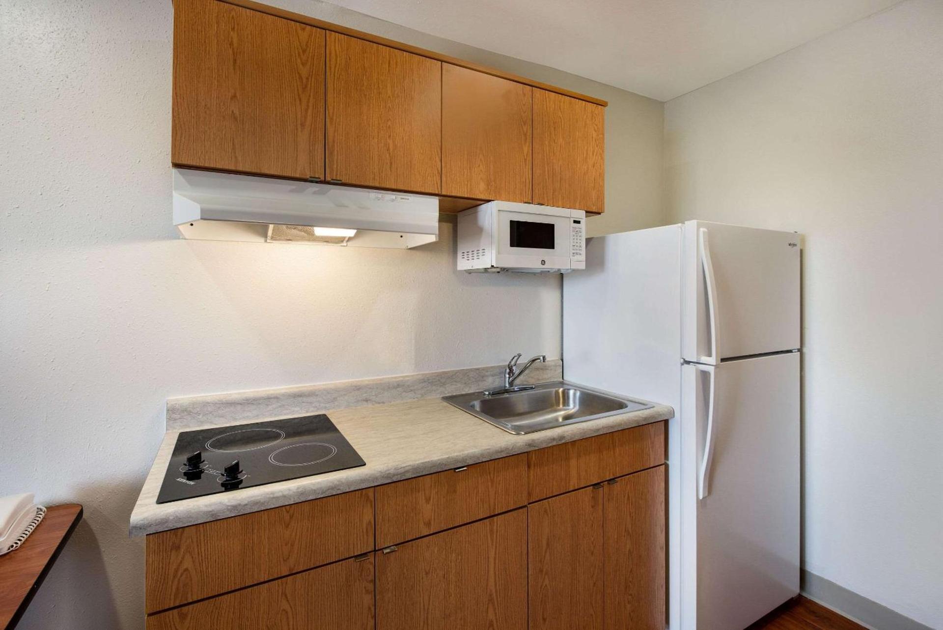 WoodSpring Suites Columbus Southeast photo 14