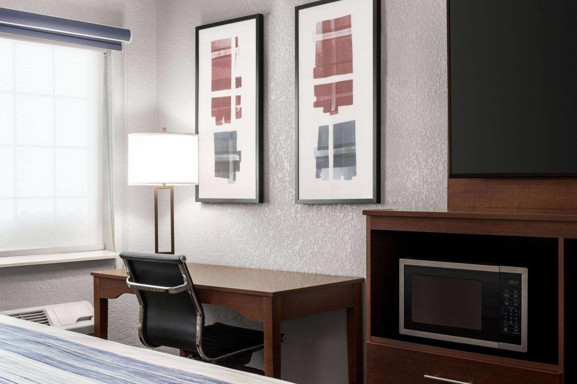AmericInn by Wyndham Williamsburg photo 21