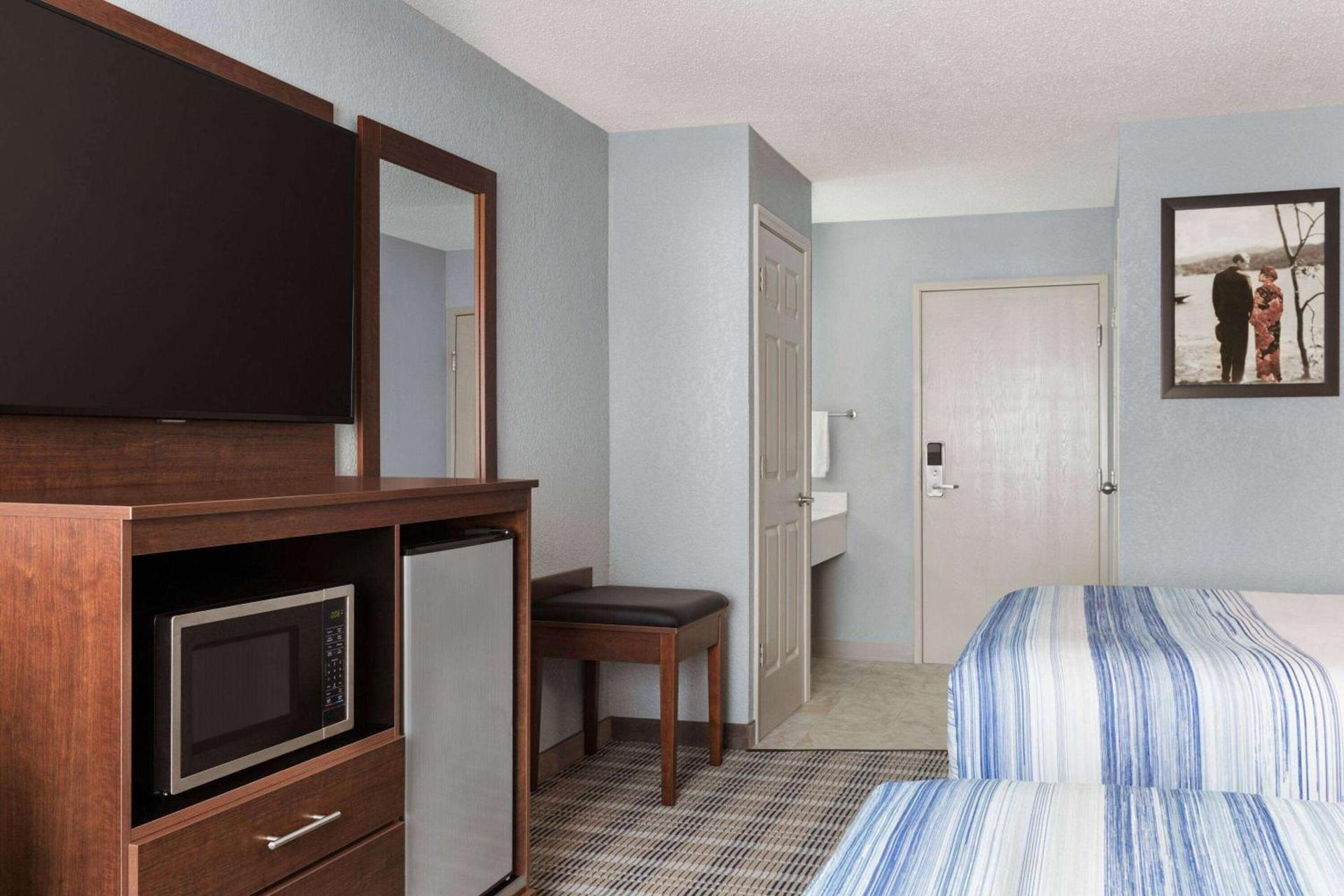 AmericInn by Wyndham Williamsburg photo 32