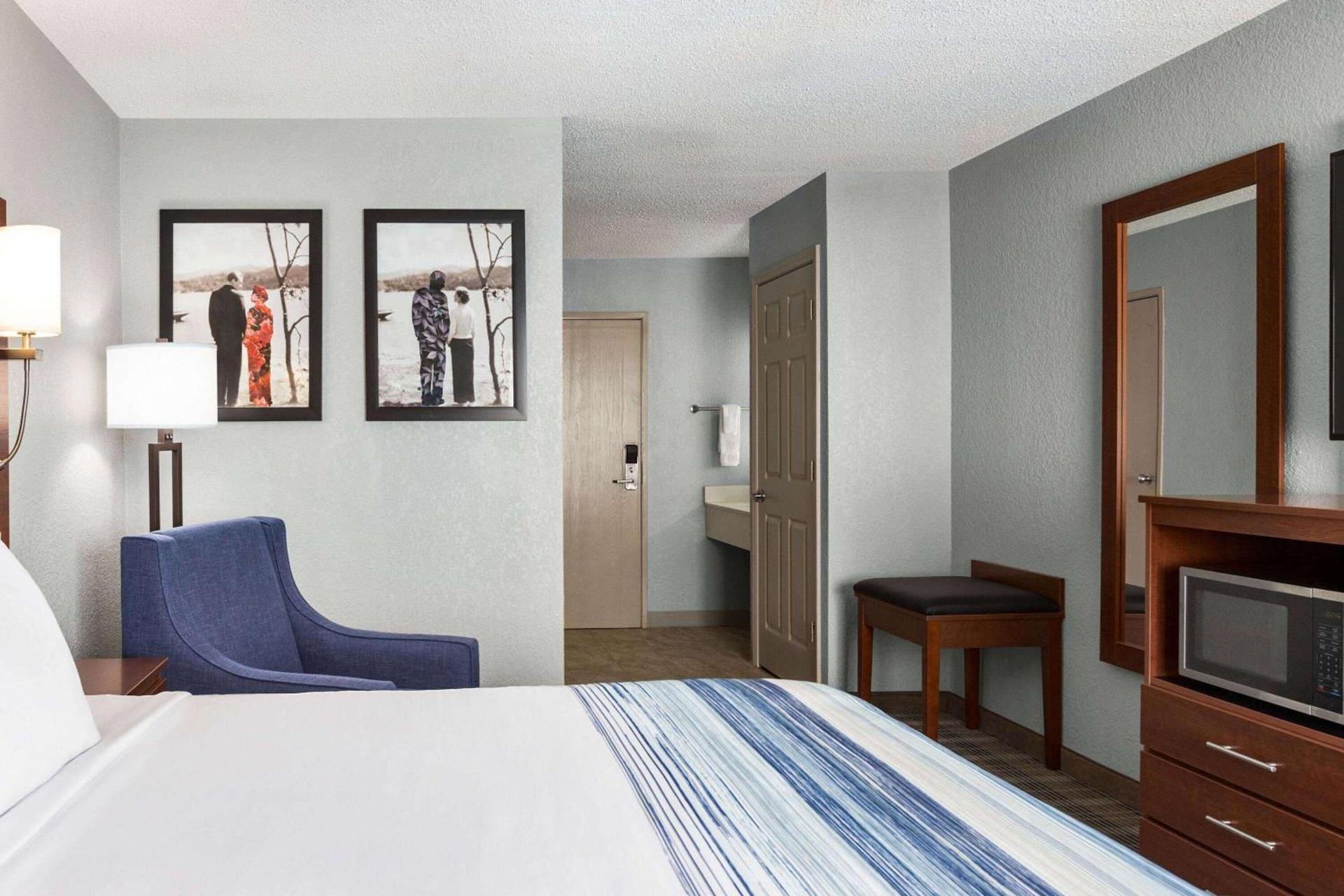 AmericInn by Wyndham Williamsburg photo 39