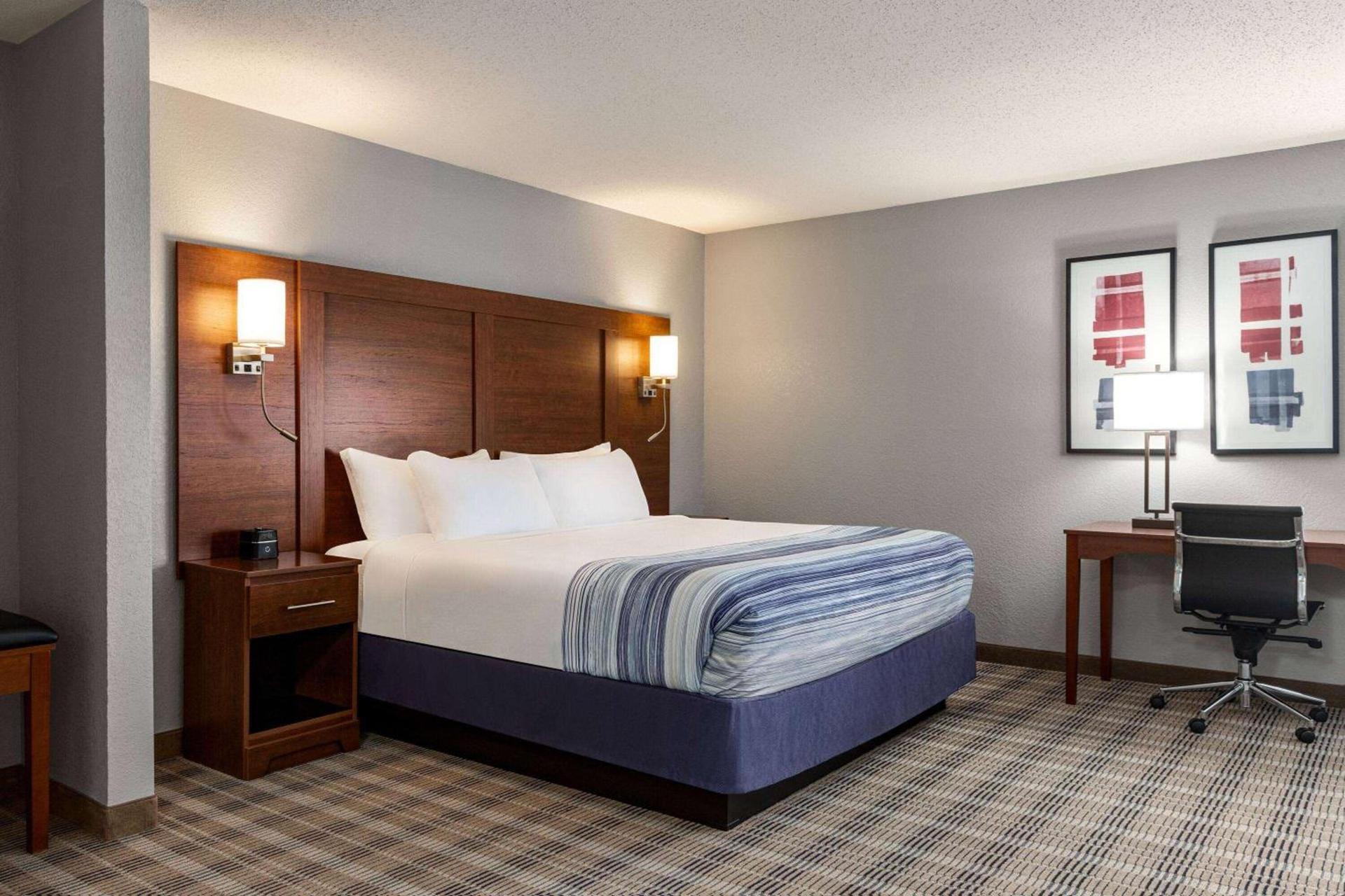AmericInn by Wyndham Williamsburg photo 40