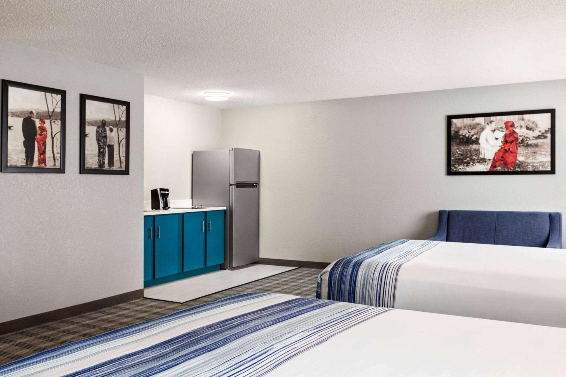 AmericInn by Wyndham Williamsburg photo 43