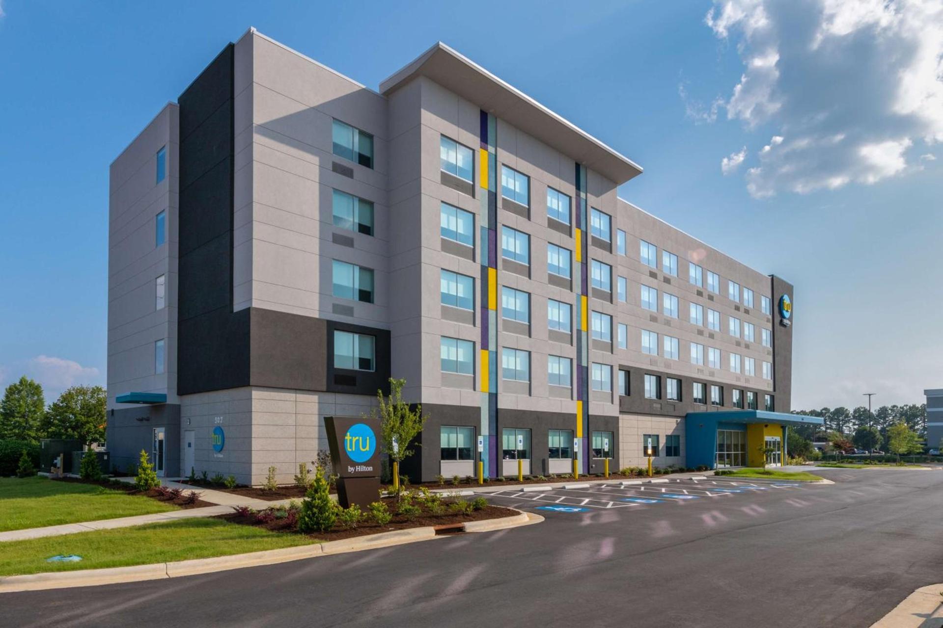 Tru By Hilton Fayetteville Fort Bragg — hotel in Fayetteville