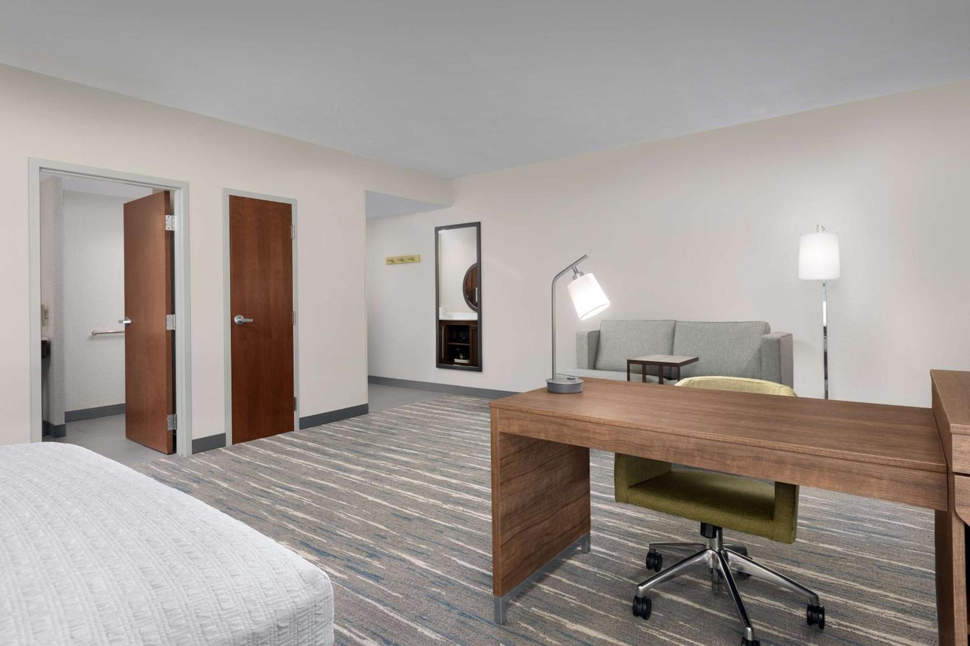 Hampton Inn & Suites Durham University Medical Center photo 28