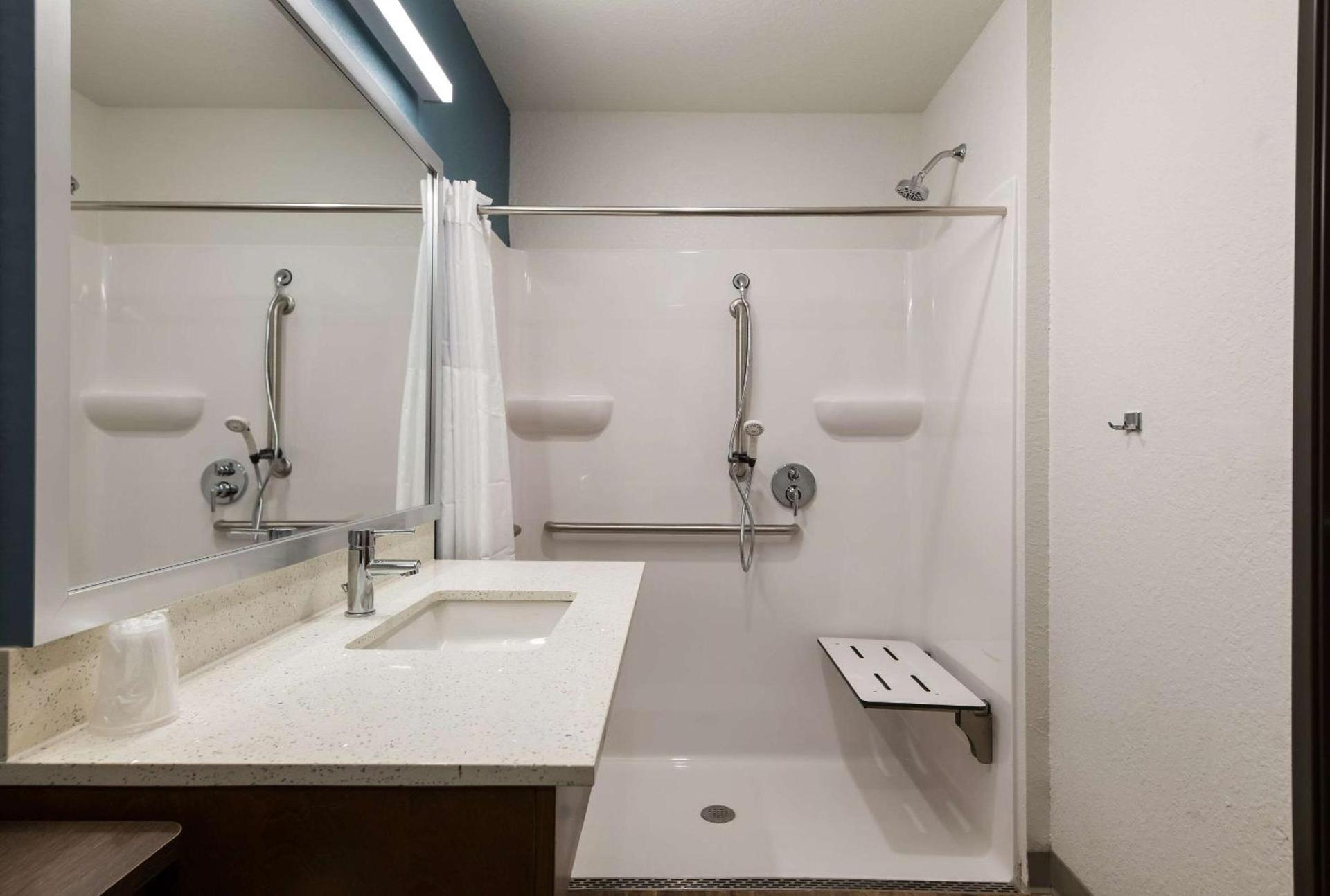 WoodSpring Suites Cocoa Beach - Rockledge photo 28