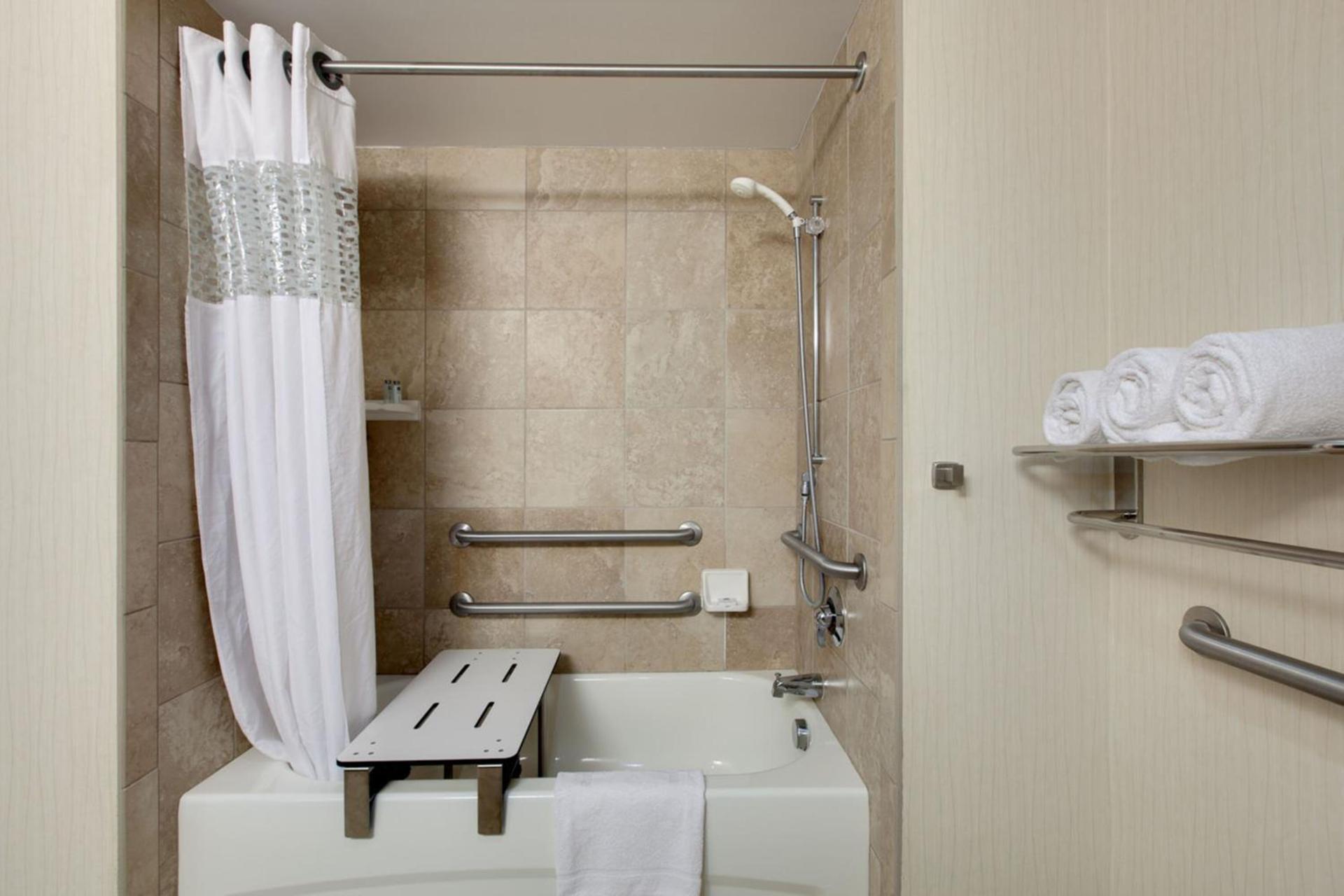 Hampton Inn & Suites Phoenix Glendale-Westgate photo 40