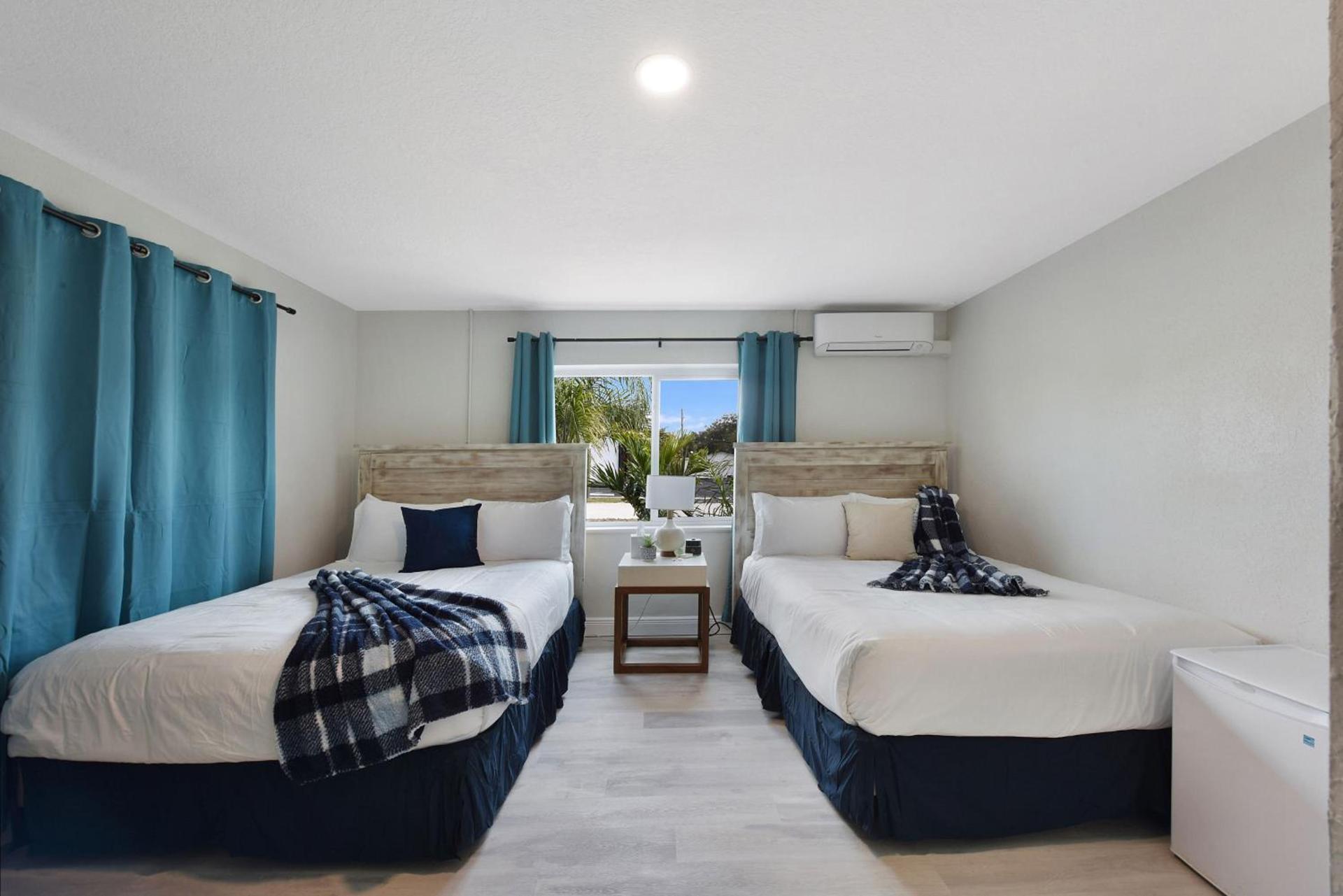 Palm Cove Motel photo 44