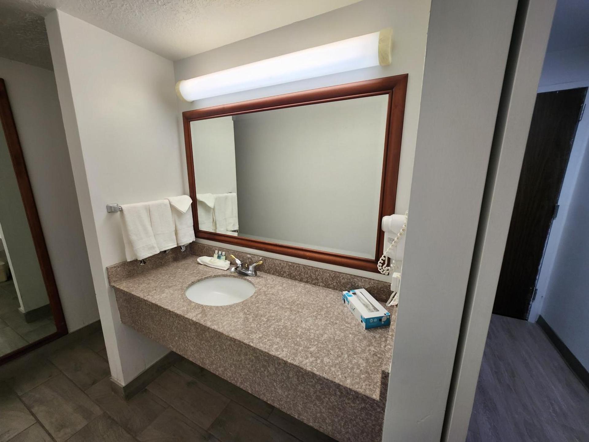 Clarion Inn Idaho Falls Riverfront photo 60