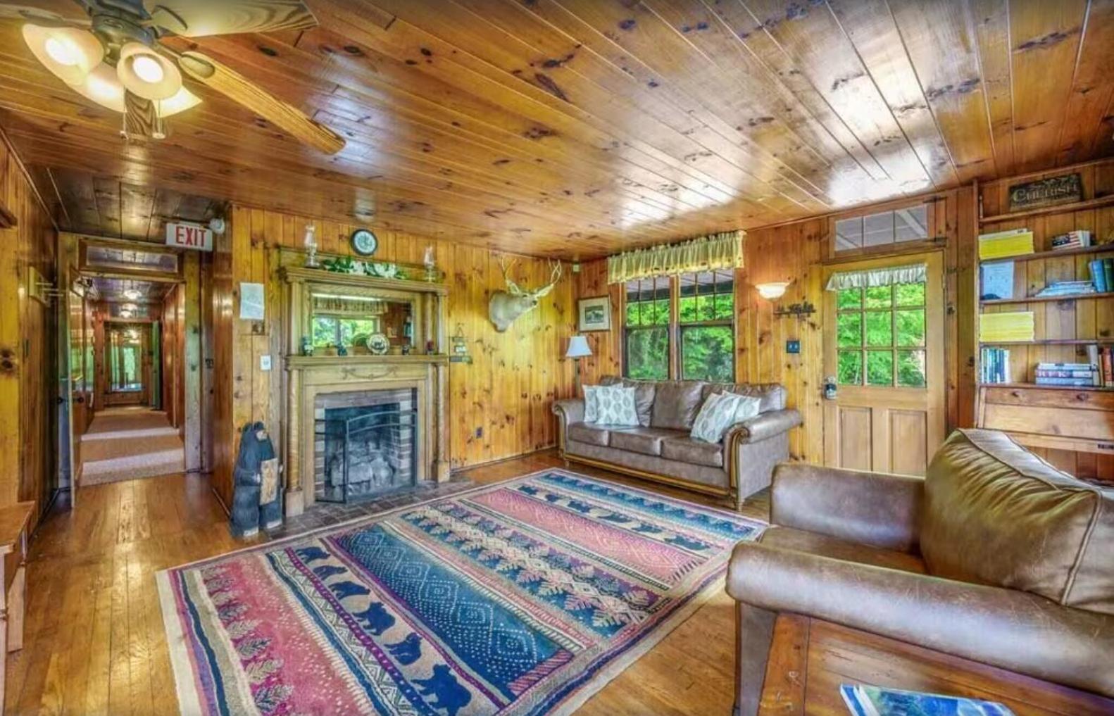Little Greenbriar Lodge photo 53