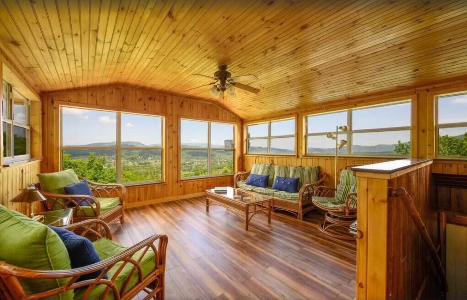 Little Greenbriar Lodge photo 59
