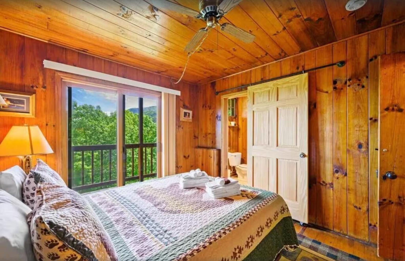 Little Greenbriar Lodge photo 9