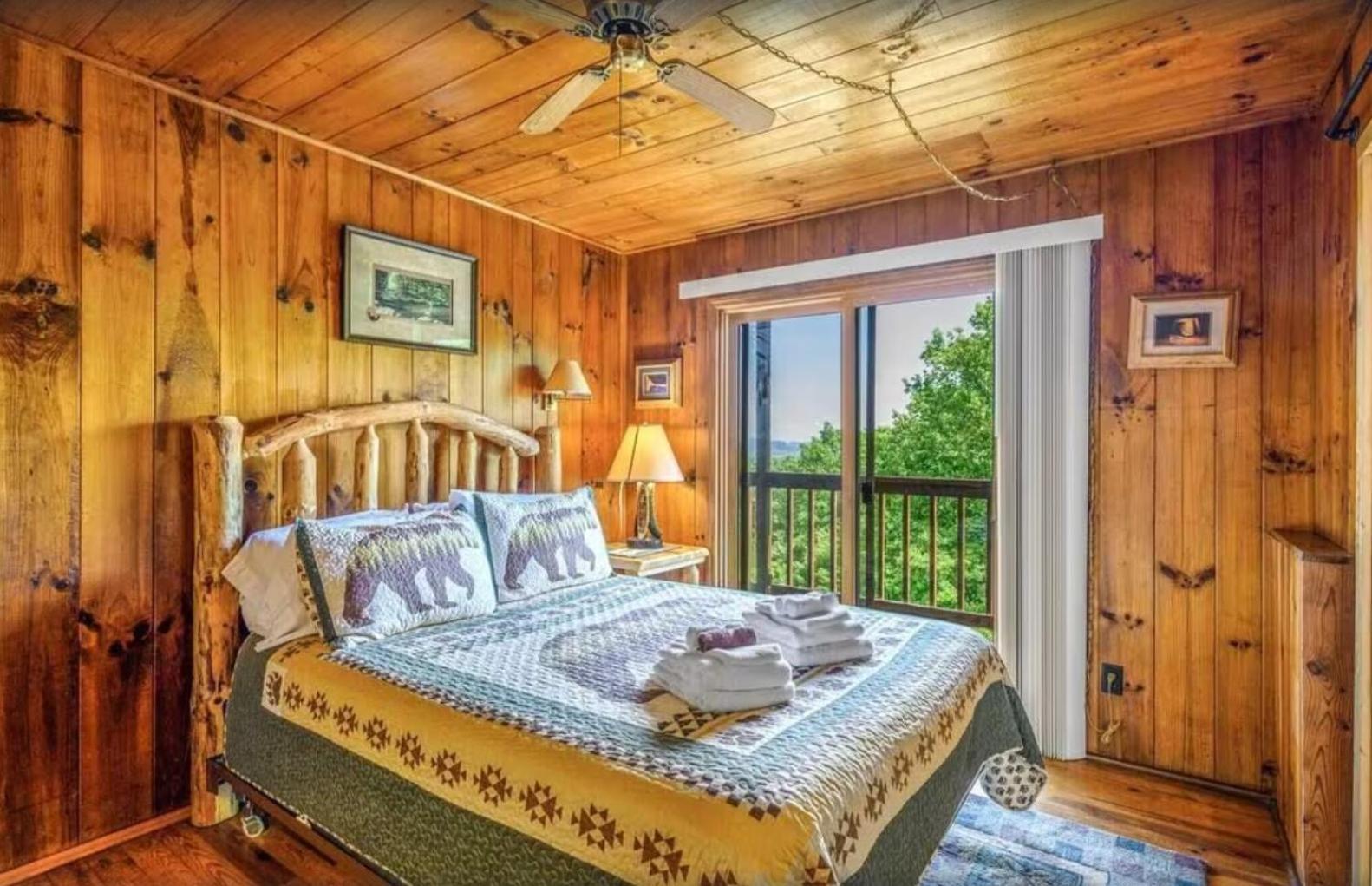 Little Greenbriar Lodge photo 11