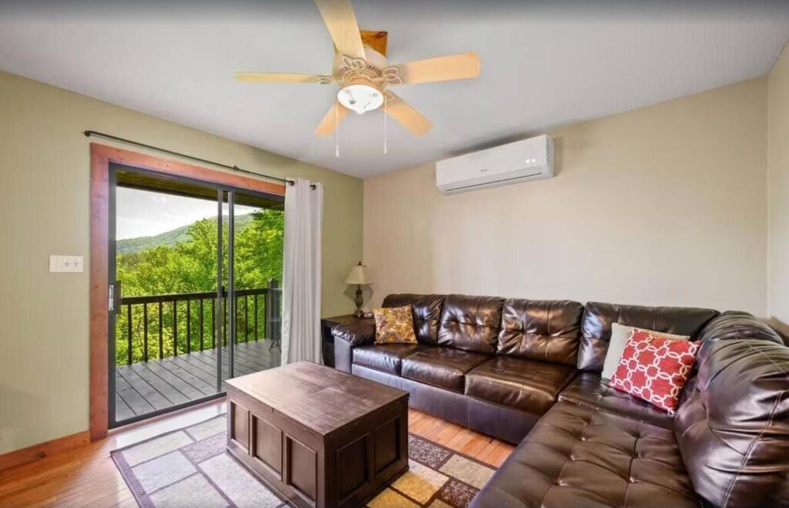 Little Greenbriar Lodge photo 12
