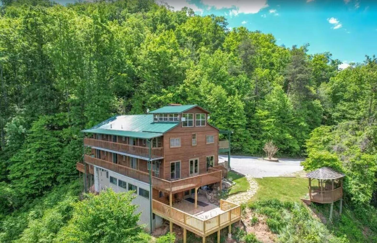 Little Greenbriar Lodge photo 13