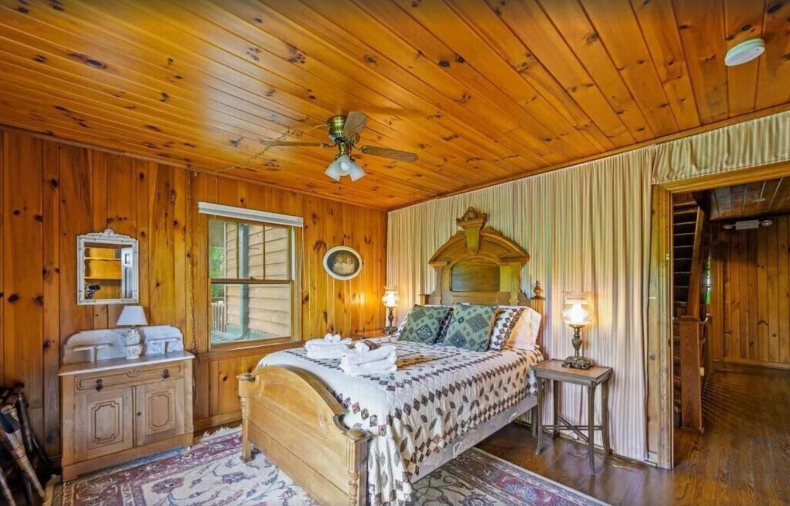 Little Greenbriar Lodge photo 14