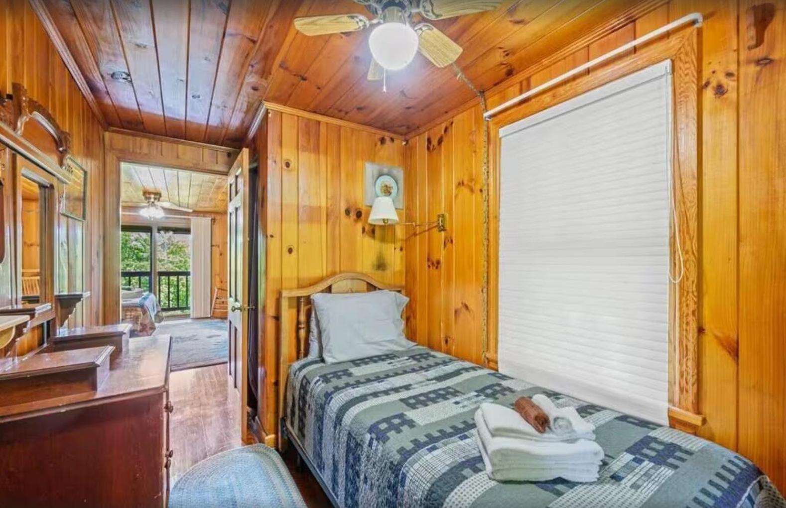 Little Greenbriar Lodge photo 15