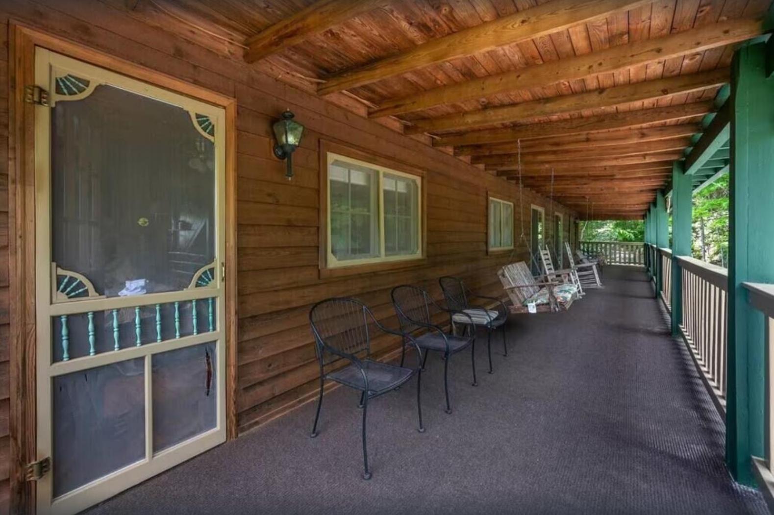 Little Greenbriar Lodge photo 18