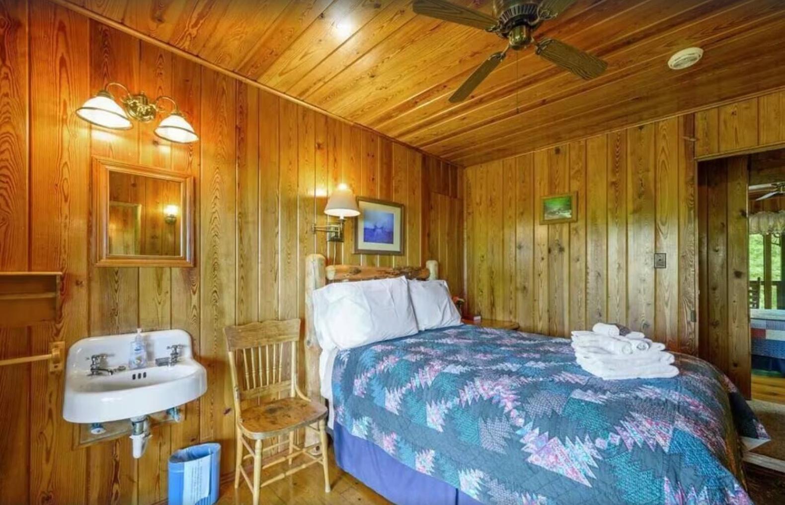 Little Greenbriar Lodge photo 21