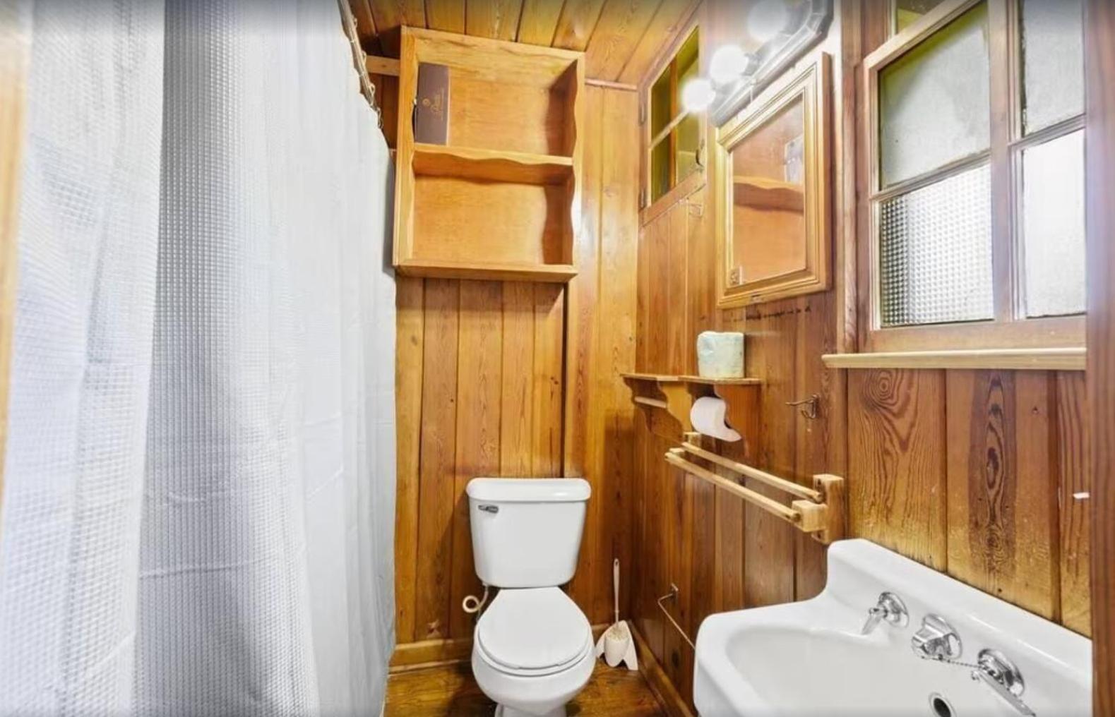Little Greenbriar Lodge photo 23