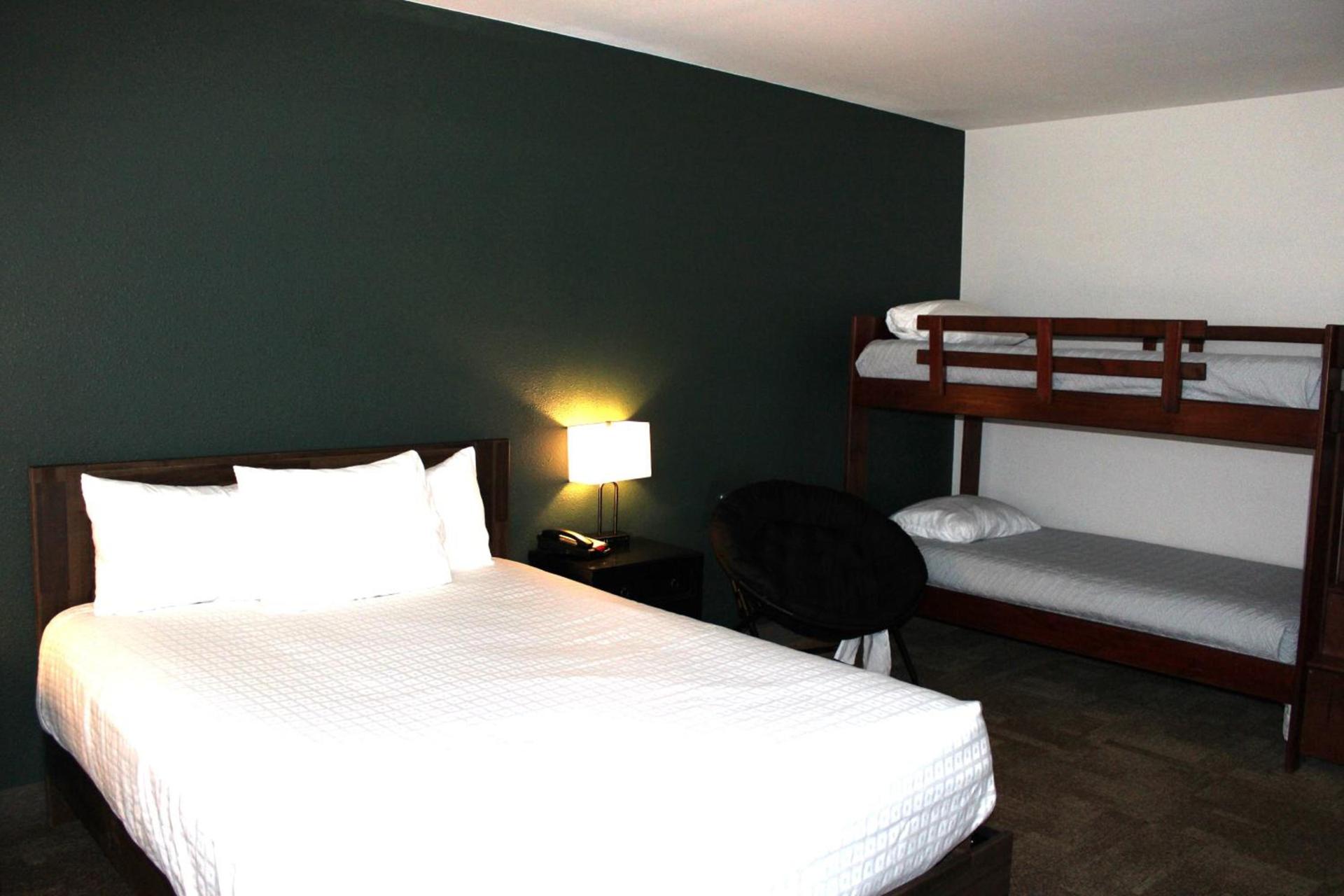 Boothill Inn and Suites photo 38