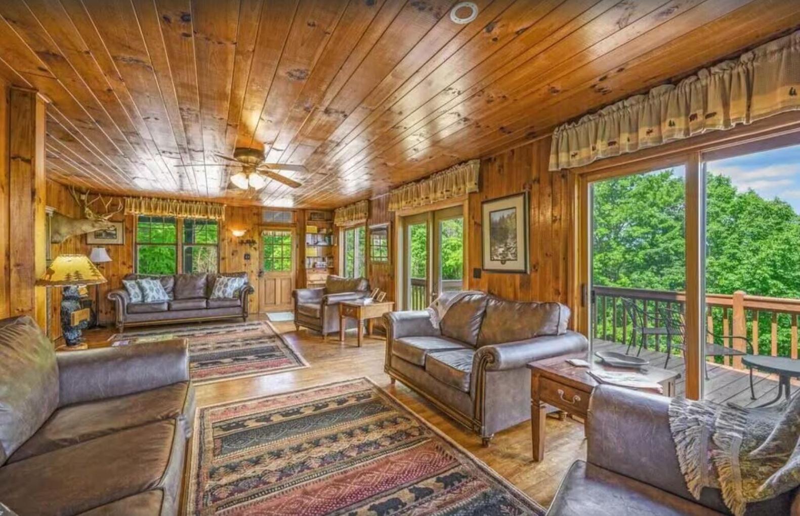 Little Greenbriar Lodge photo 24