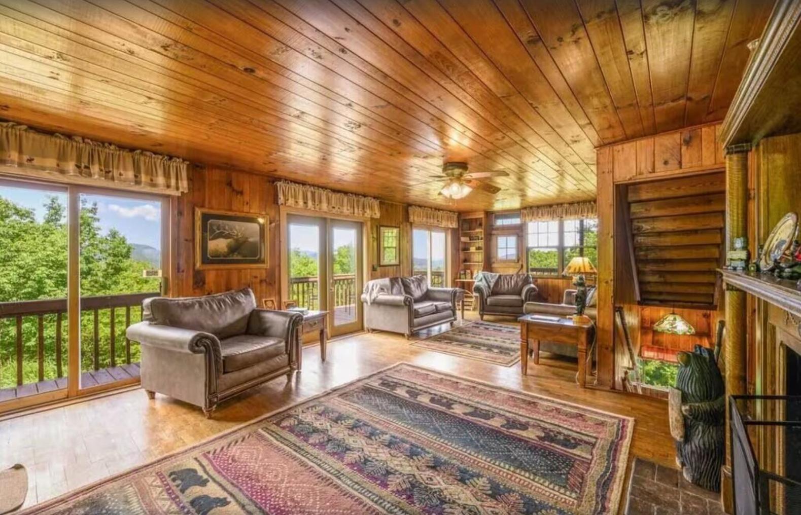 Little Greenbriar Lodge photo 29
