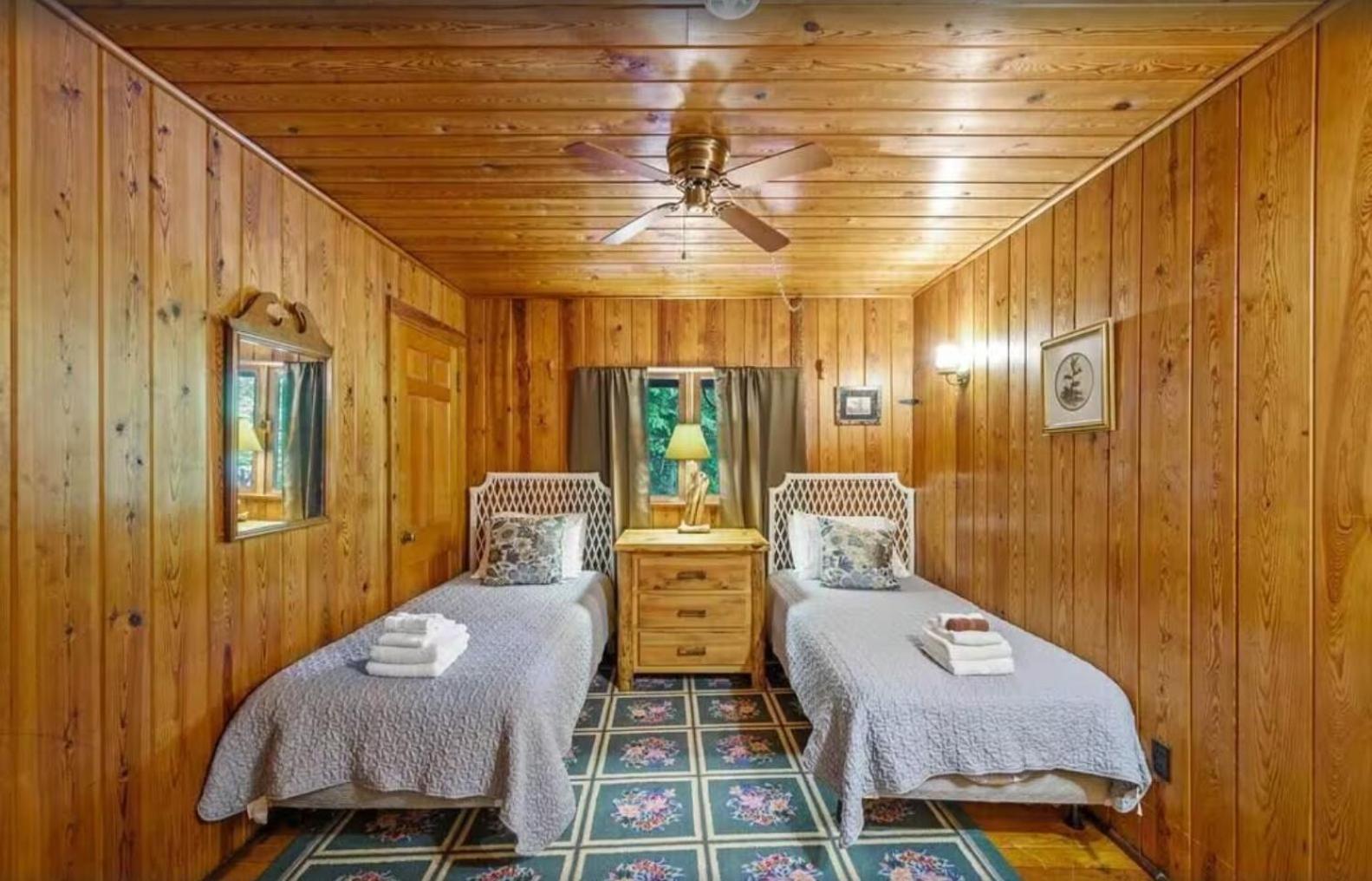 Little Greenbriar Lodge photo 31