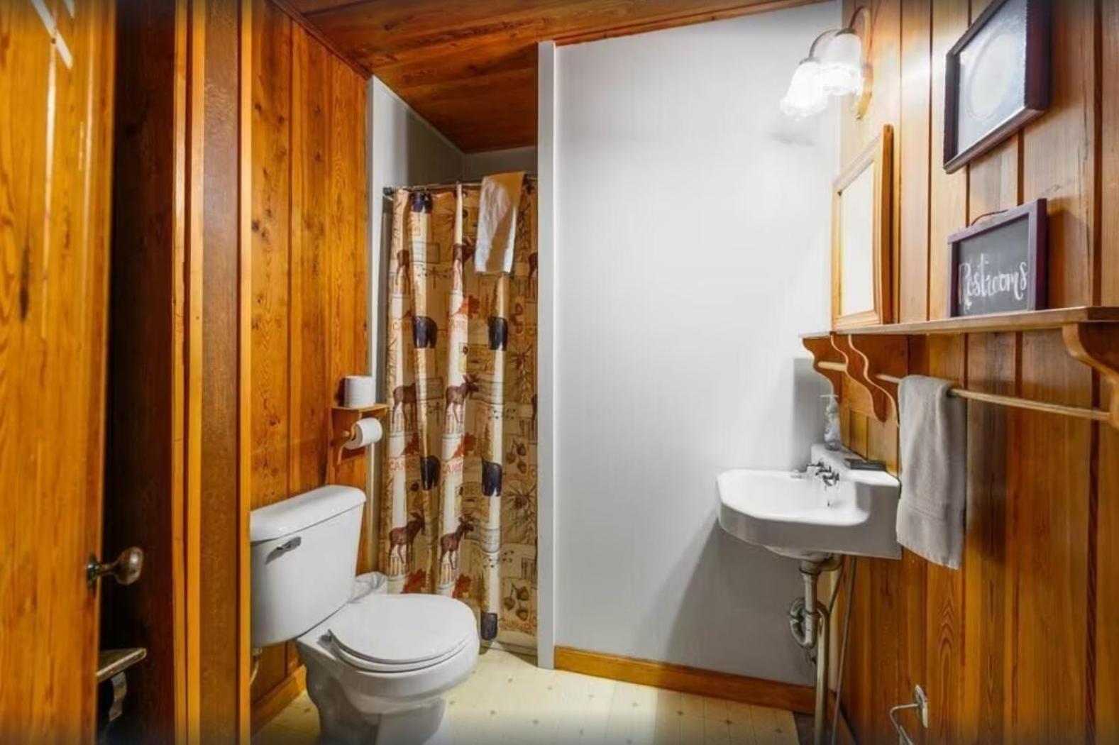 Little Greenbriar Lodge photo 32