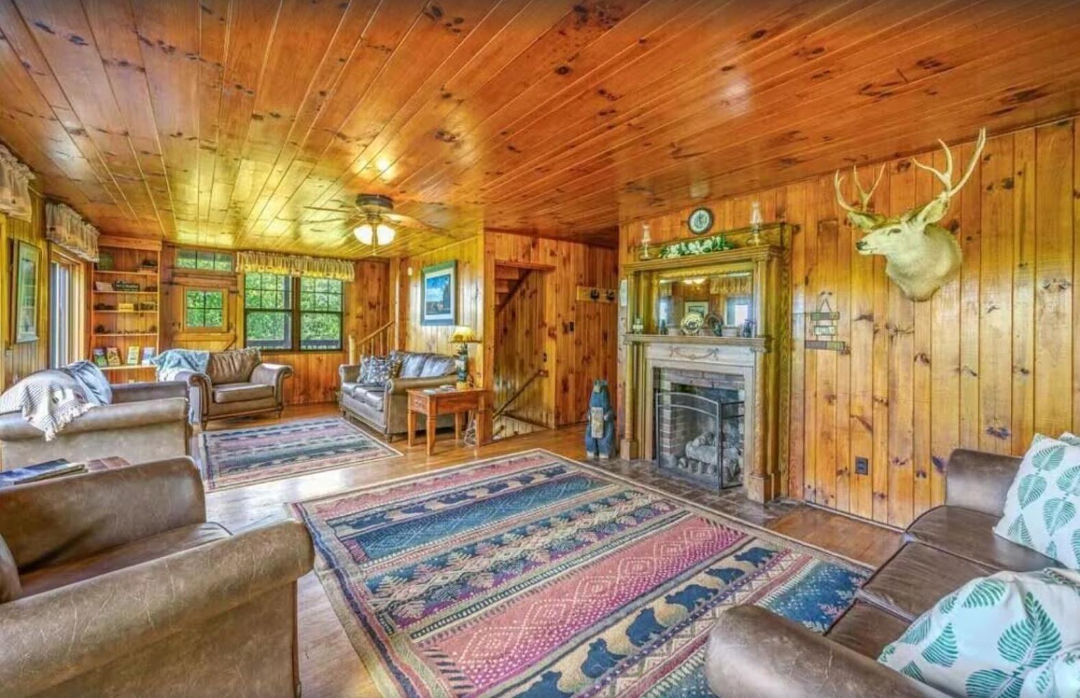 Little Greenbriar Lodge photo 33