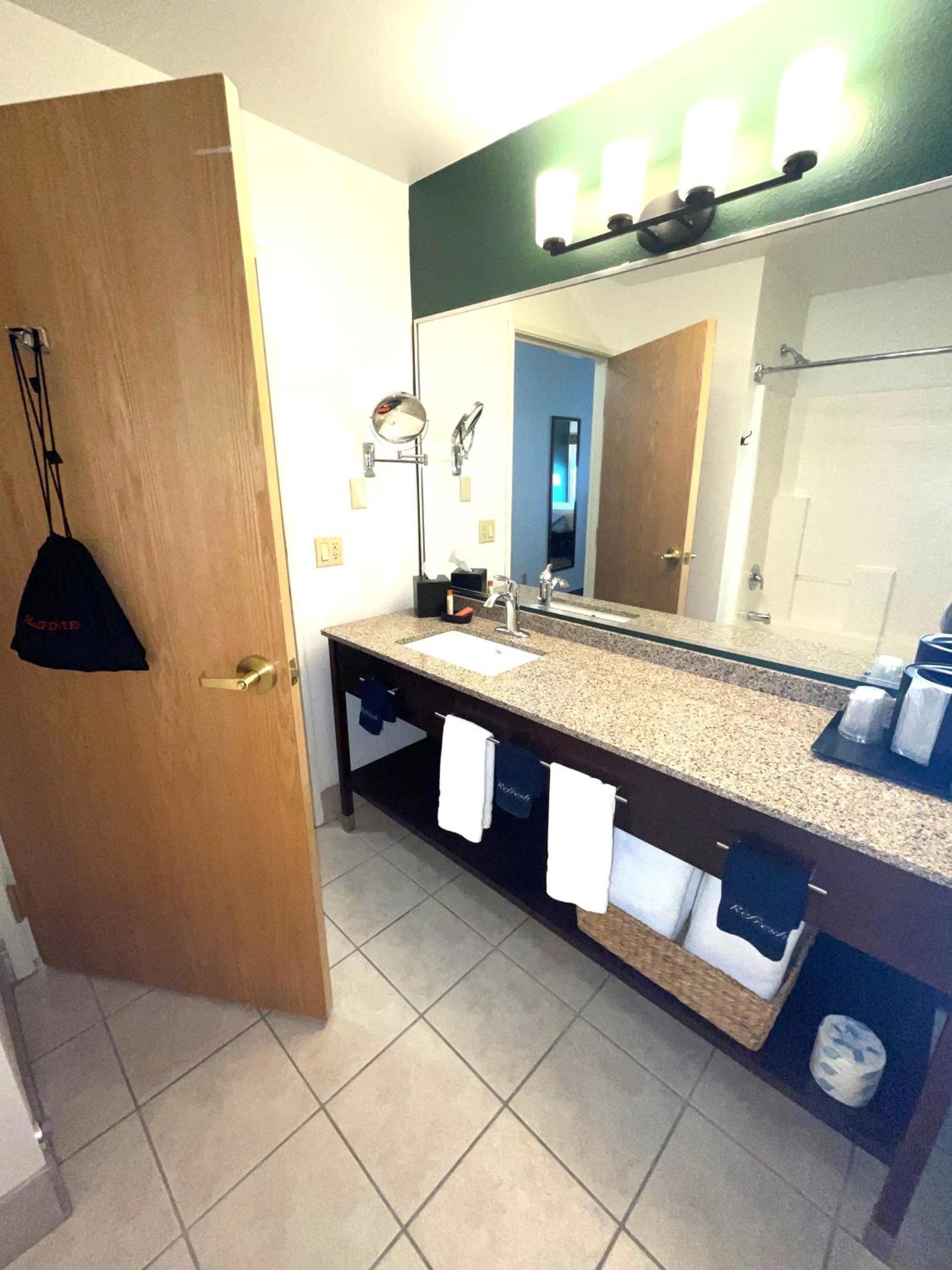 Boothill Inn and Suites photo 49