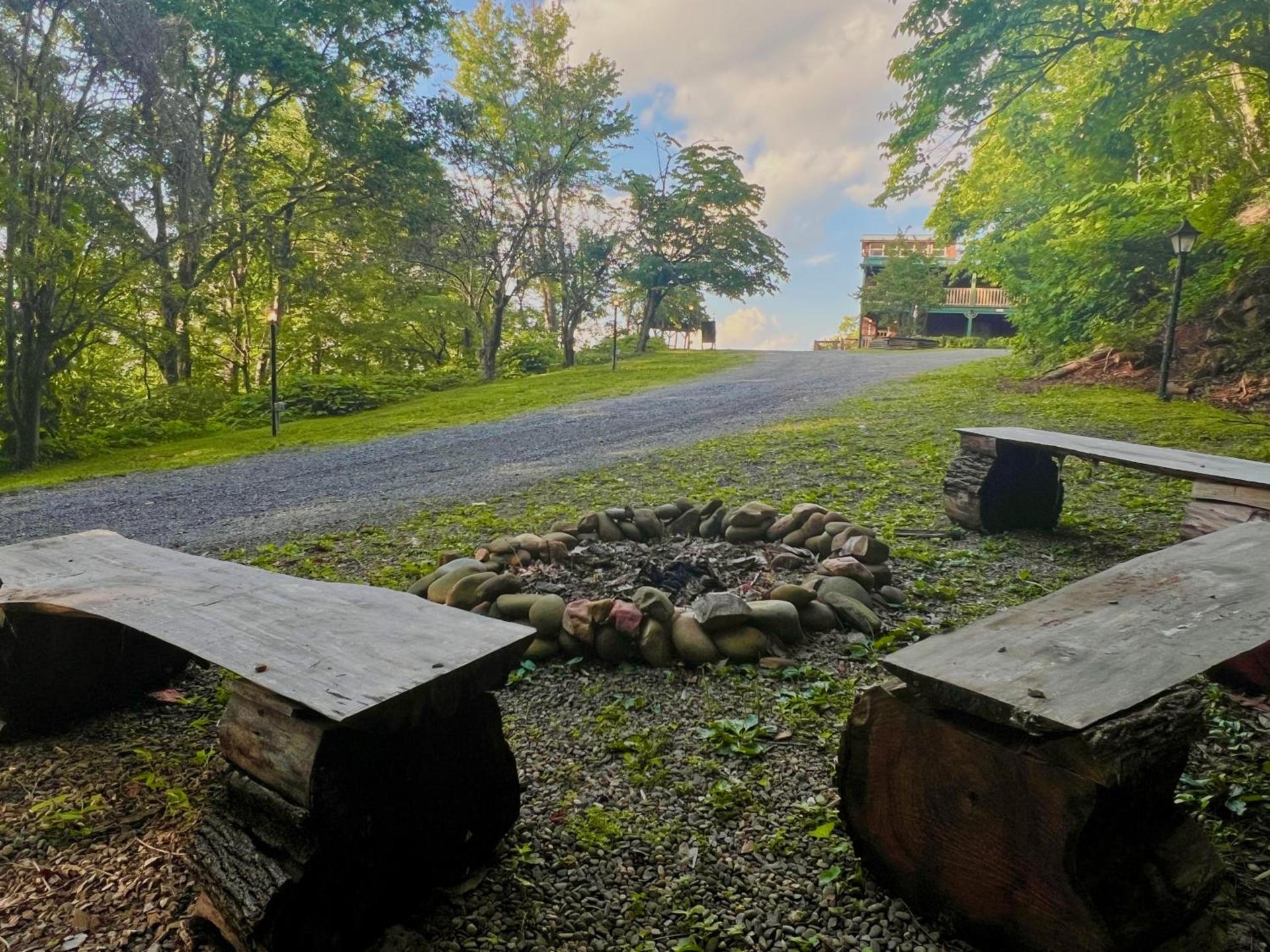 Little Greenbriar Lodge photo 34