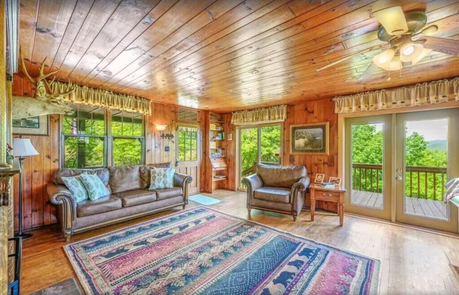 Little Greenbriar Lodge photo 35