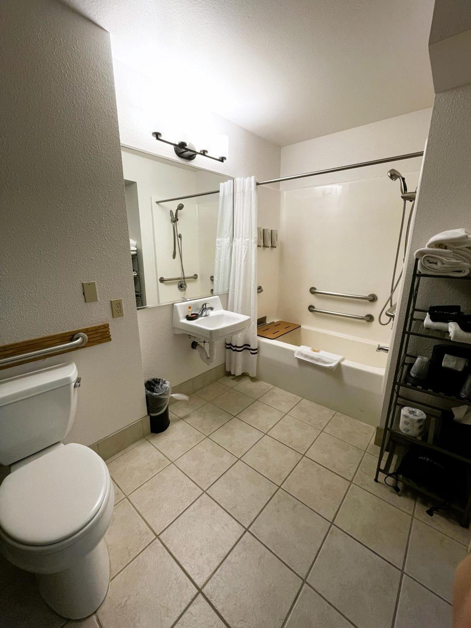Boothill Inn and Suites photo 44