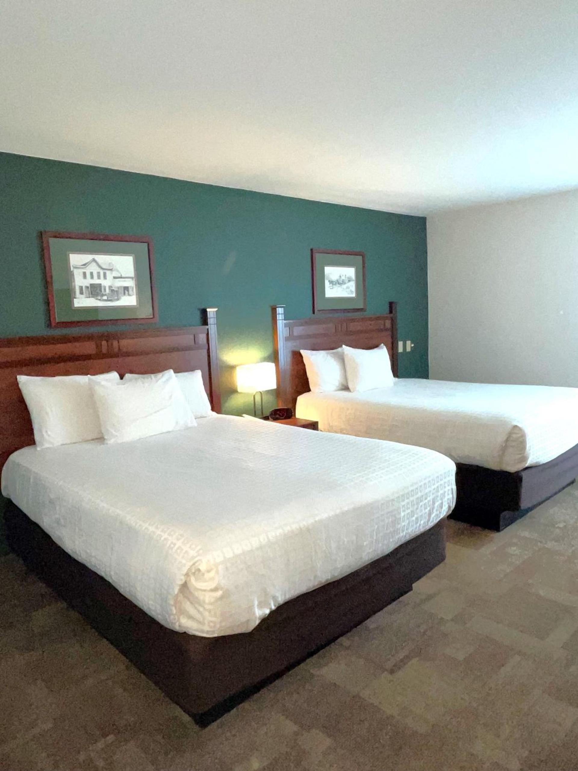 Boothill Inn and Suites photo 2