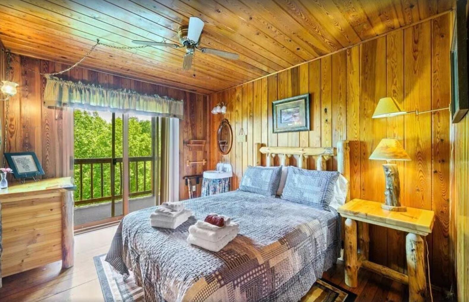 Little Greenbriar Lodge photo 40