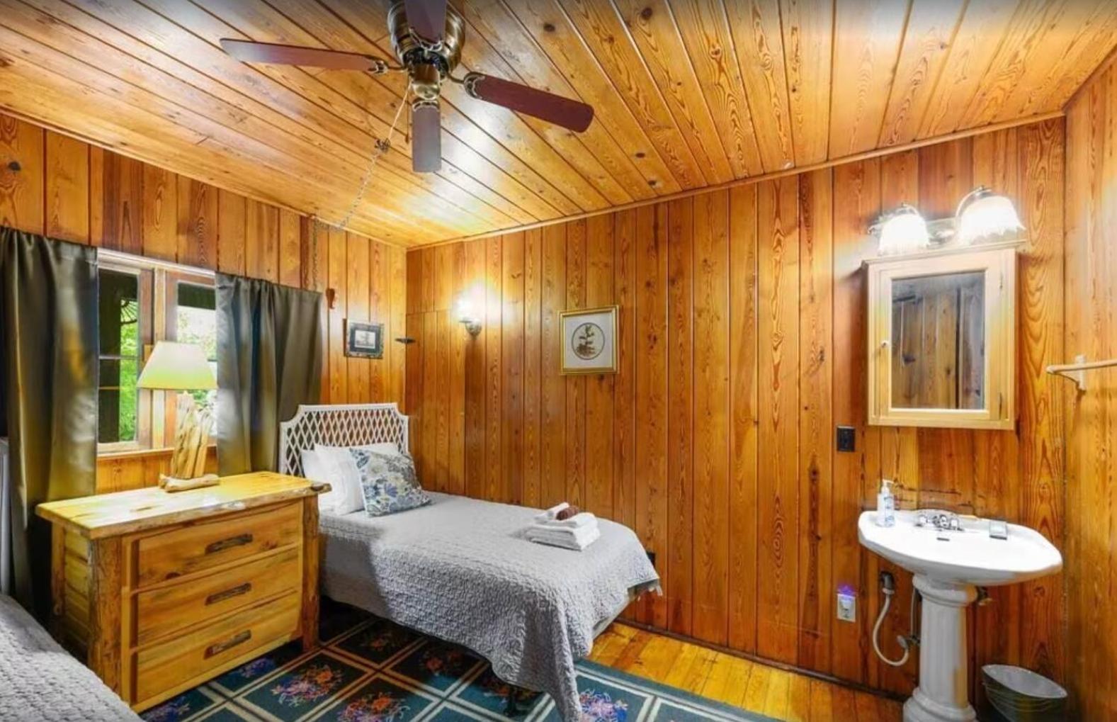 Little Greenbriar Lodge photo 41