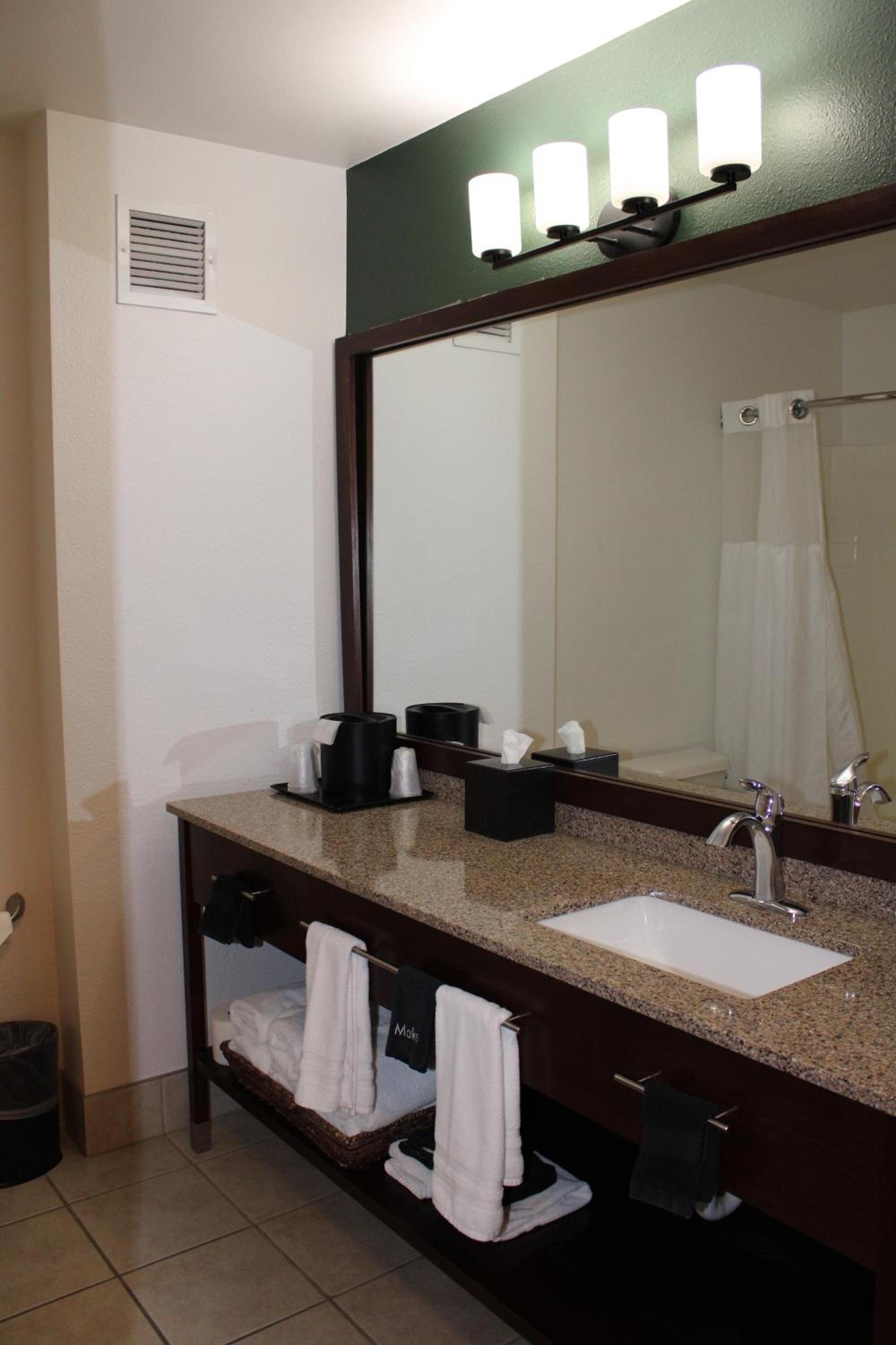 Boothill Inn and Suites photo 46