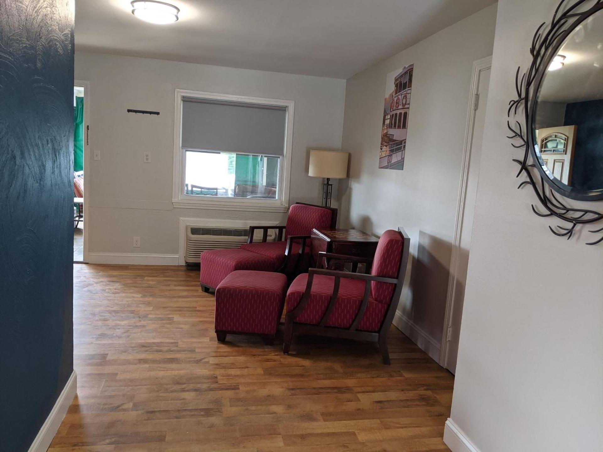 Riverboat Inn & Suites photo 51