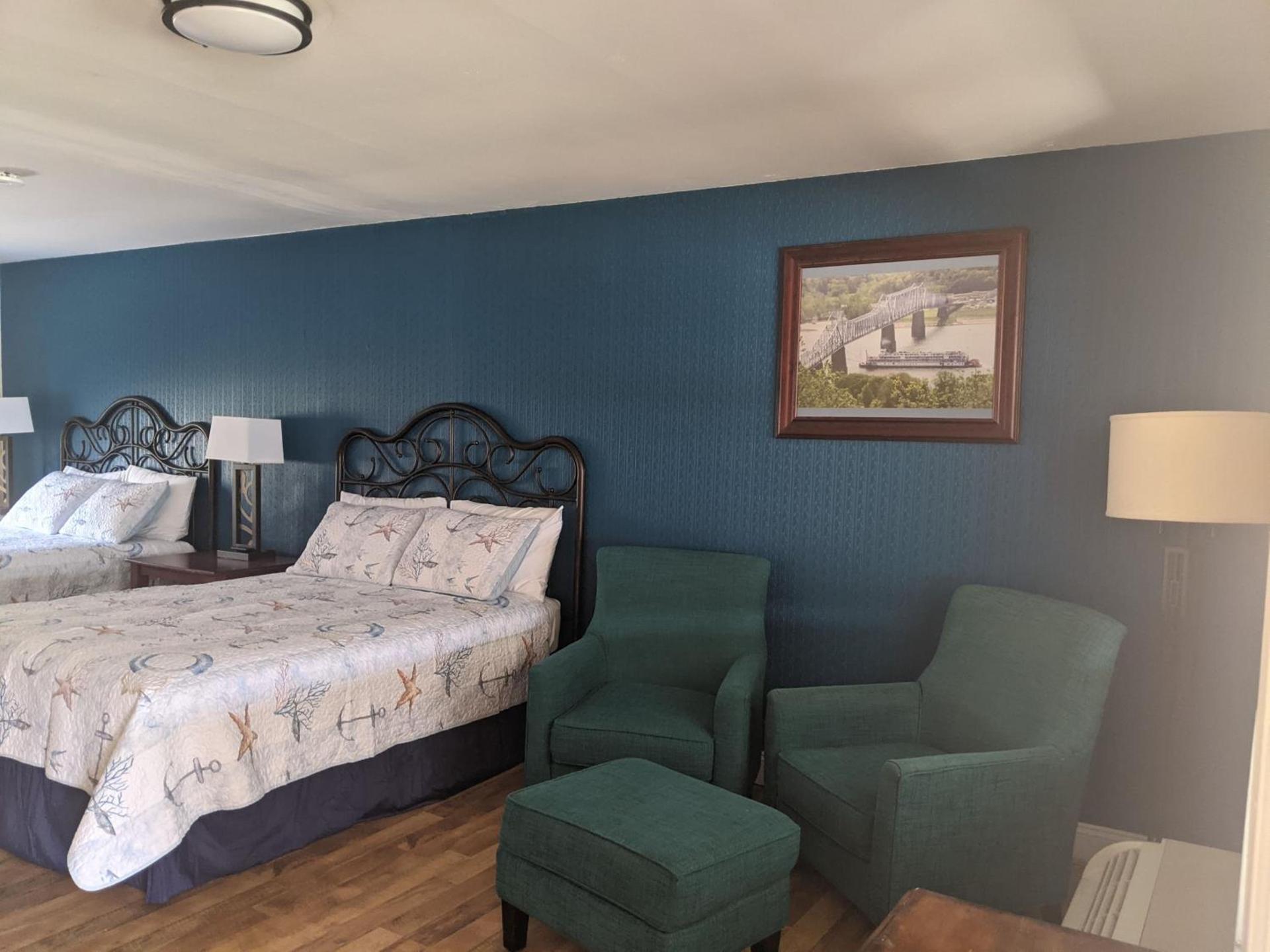 Riverboat Inn & Suites photo 56