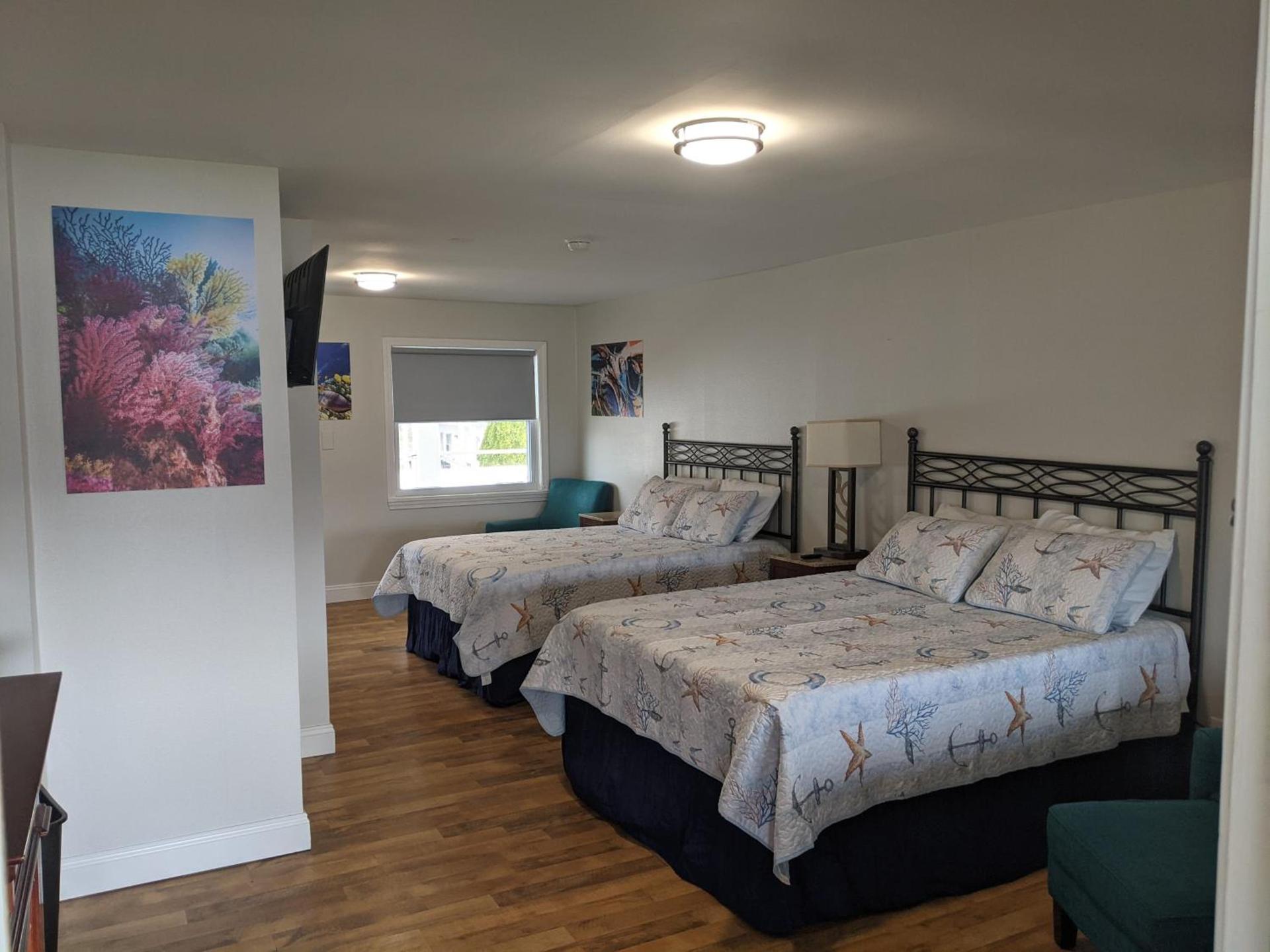 Riverboat Inn & Suites photo 55
